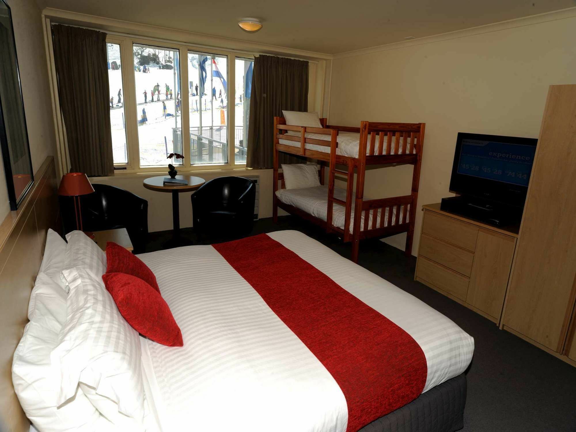 The Perisher Valley Hotel Экстерьер фото